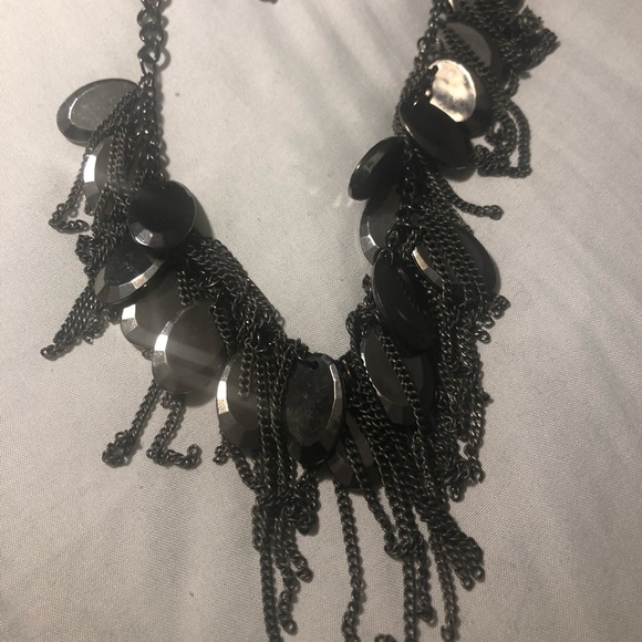 Metallic gray necklace - Picture 4 of 5